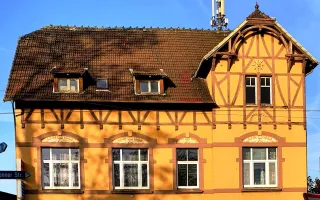 Fachwerkobergeschoss mit Jugendstilelementen. Ehemaliges Gasthaus zur Post von Carl Hausmann