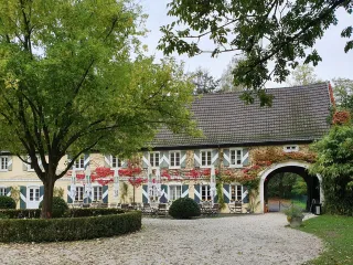 2024 Wasserburg Haus Graven_Innenhof