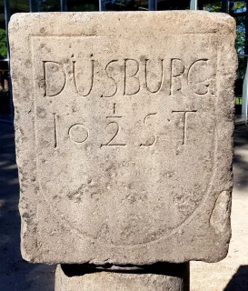 2020 Wegstundenstein_Wegdauer nach Duisburg_Volksgarten_Langenfeld