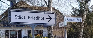 2020 Städtischer Friedhof_Hinweisschild