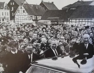 Konrad Adenauer besucht Langenfeld / Marktplatz