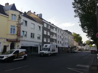 Hauptstraße, links der Ratskeller, im Hintergrund Haus Wagner