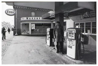 alte Esso Tankstelle in der Innenstadt