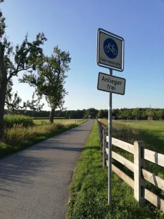 Reusrather Straße, Ecke Alte Schulstraße in Reusrath