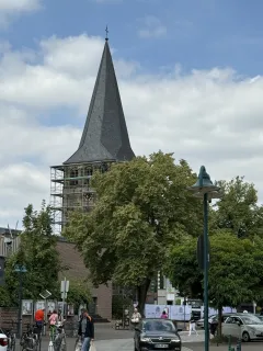 Der Turm von St. Martin im Gerüst